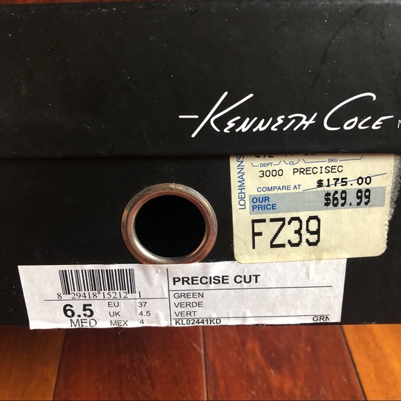 Gorgeous NWT Kenneth Cole Kitten Heels Green Suede Precise Cut Size 6 1/2 - Picture 10 of 13